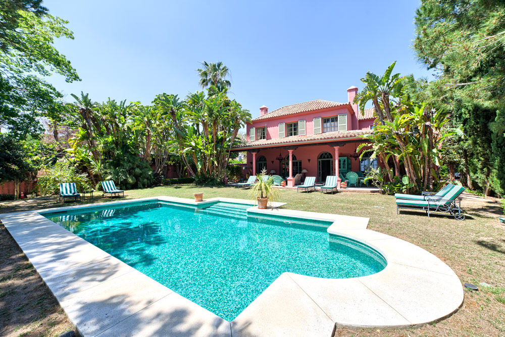 Charming homes near sandy beaches, Marbella East